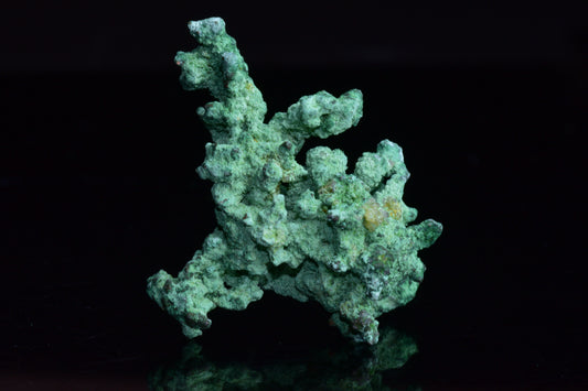 Natural copper crystal specimen from Morocco, weighing 10.5g, featuring vibrant copper mineral formations and crystalline structure.