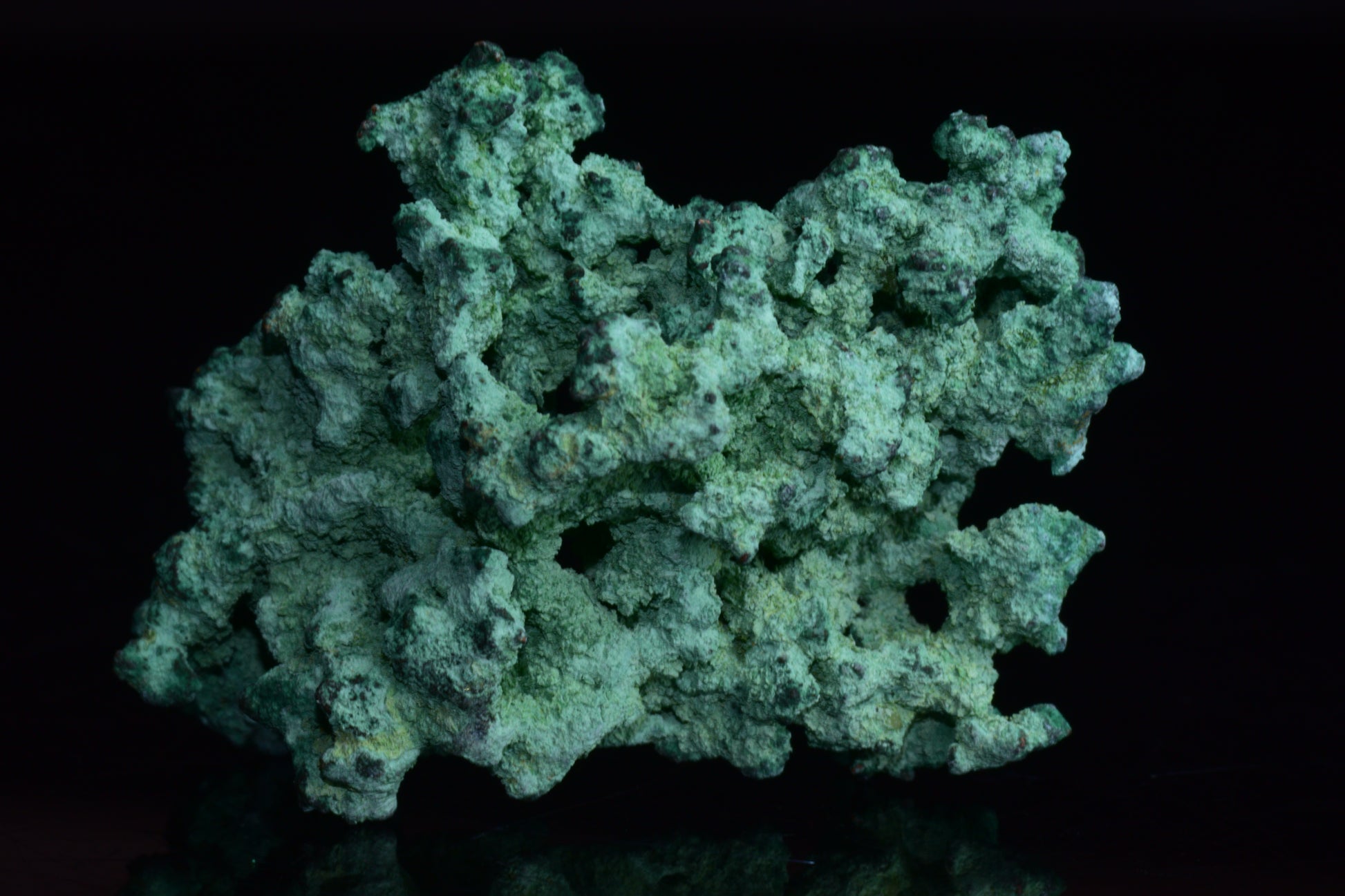 Natural copper crystal specimen from Morocco, 12.7g, showcasing vibrant metallic luster and crystalline structure.