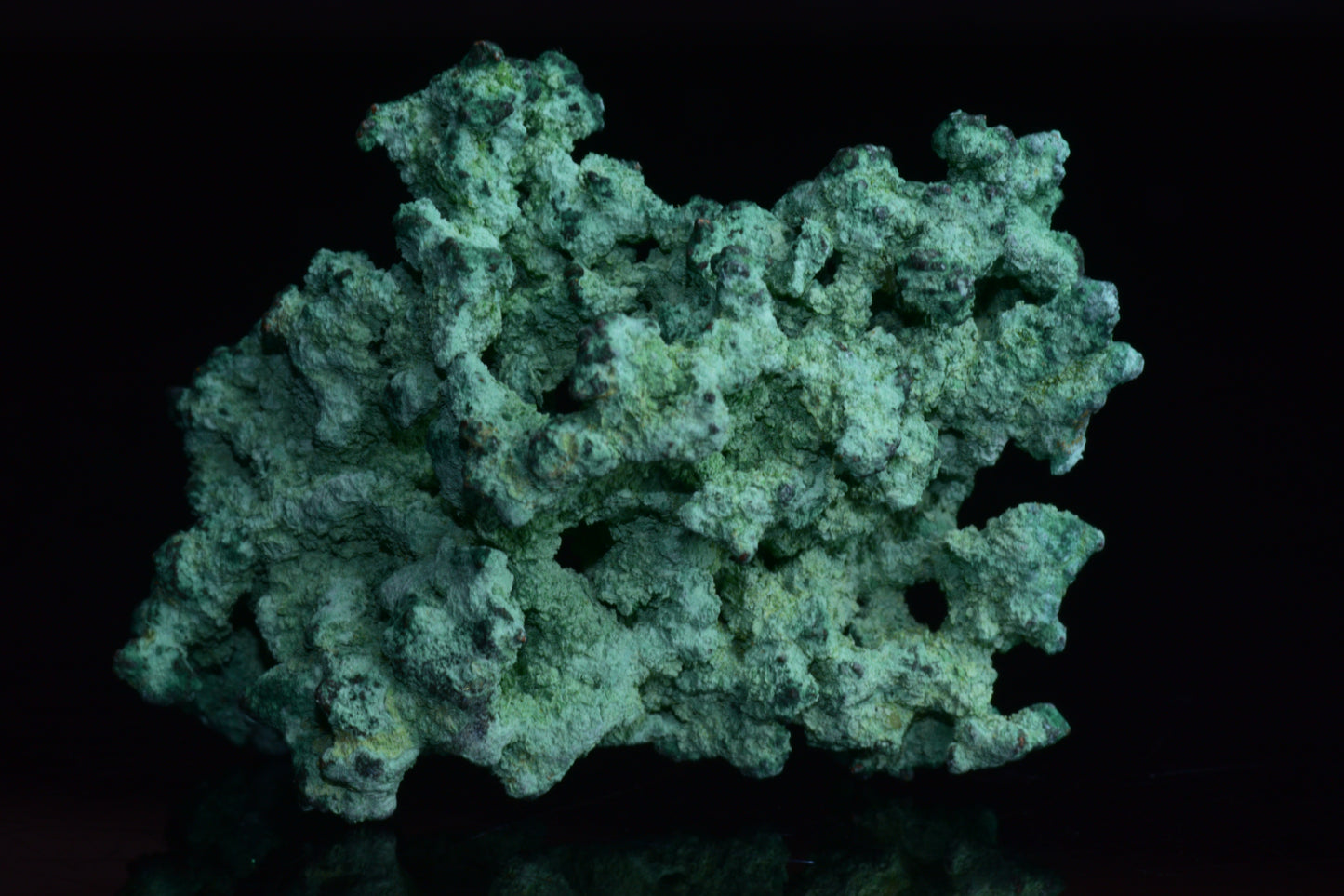 Natural copper crystal specimen from Morocco, 12.7g, showcasing vibrant copper hues and crystalline structure.
