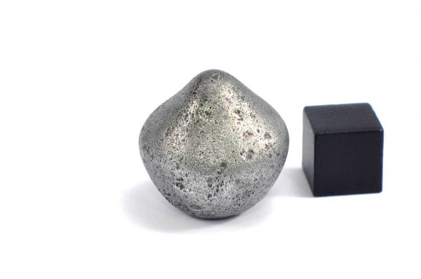 Iron meteorite 32.2 gram wide photography 11