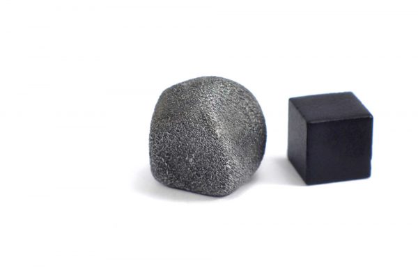 Iron meteorite 16.7 gram wide photography 08