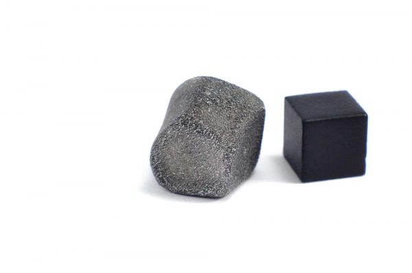 Iron meteorite 16.7 gram wide photography 07