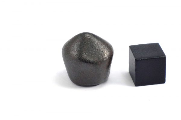 Iron meteorite 18.9 gram wide photography 09