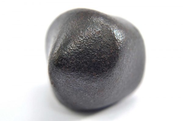 Iron meteorite 18.9 gram macro photography 01