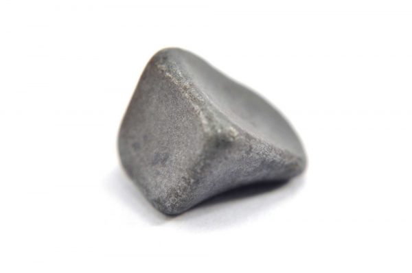 Iron meteorite 5.1 gram macro photography 02
