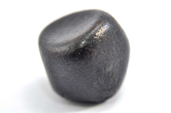 Iron meteorite 15.3 gram macro photography 02