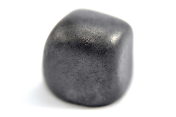 Iron meteorite 15.4 gram macro photography 03