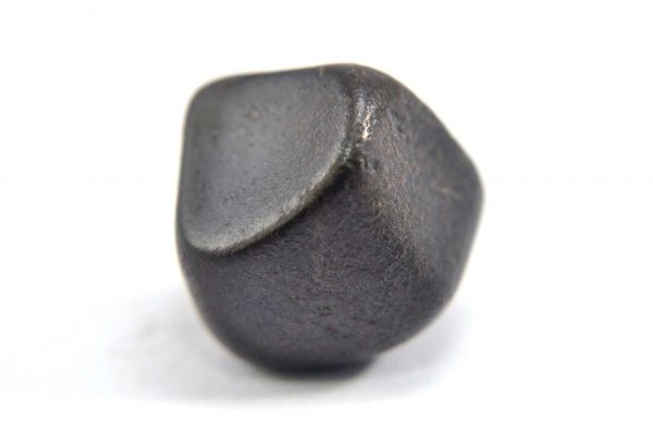 Iron meteorite 8.7 gram macro photography 01