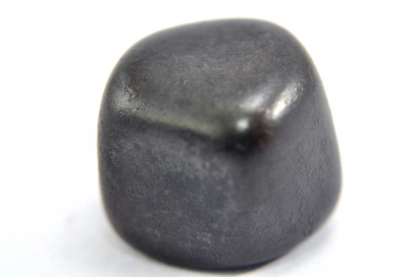 Iron meteorite 19.5 gram macro photography 02