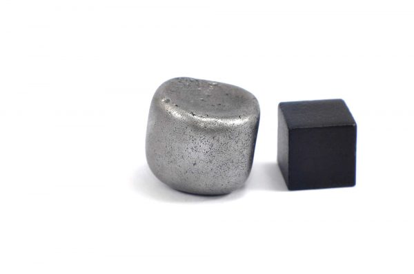 Iron meteorite 19.3 gram wide photography 07