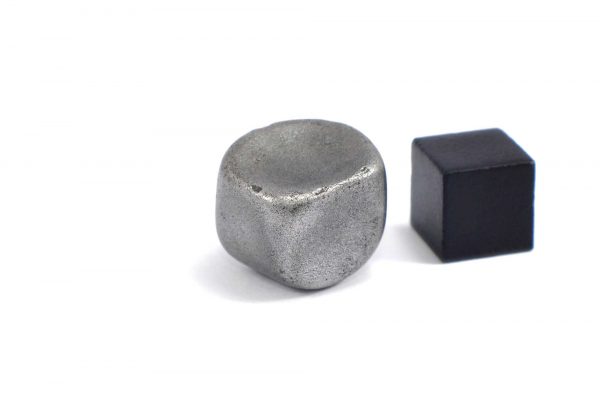 Iron meteorite 16.8 gram wide photography 09
