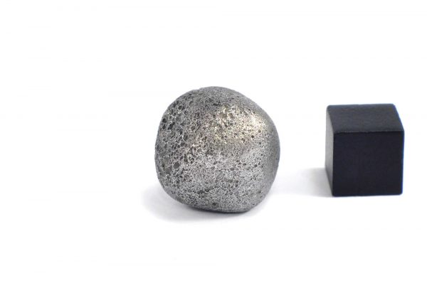Iron meteorite 20.7 gram wide photography 07
