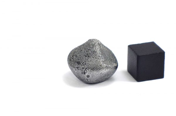 Iron meteorite 14.4 gram wide photography 08