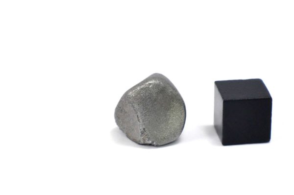 Iron meteorite 13.6 gram wide photography 11