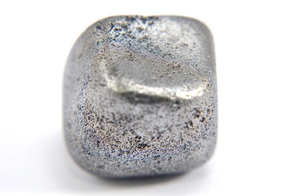Iron meteorite 15.3 gram macro photography 01