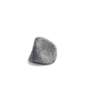 Iron meteorite 5.5 gram wide photography 01