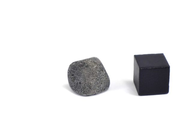 Iron meteorite 5.5 gram wide photography 06