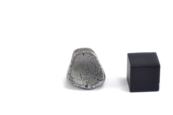 Iron meteorite 9.1 gram wide photography 07