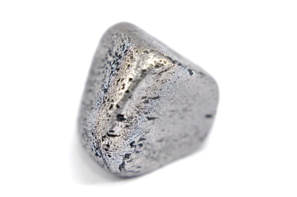 Iron meteorite 9.1 gram macro photography 04