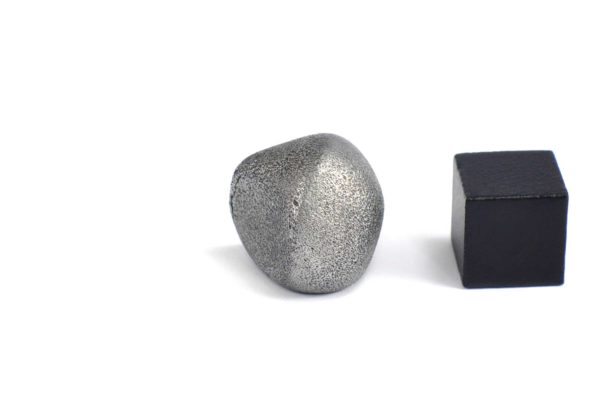 Iron meteorite 11.8 gram wide photography 08