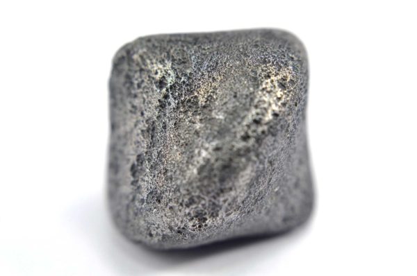 Iron meteorite 16.0 gram macro photography 18