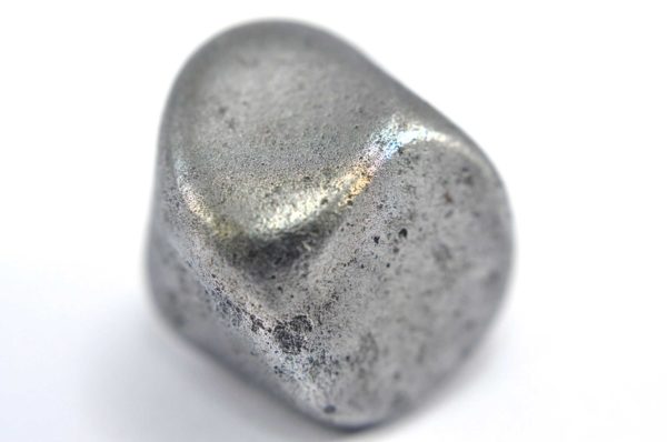 Iron meteorite 16.8 gram macro photography 09
