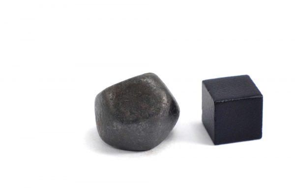 Iron meteorite 17.4 gram wide photography 08