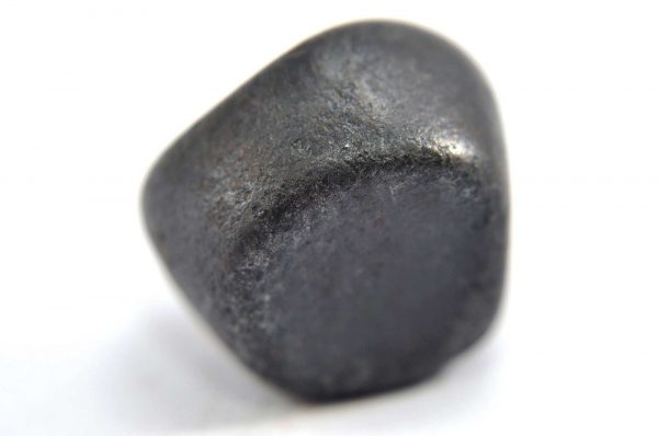 Iron meteorite 17.4 gram macro photography 02