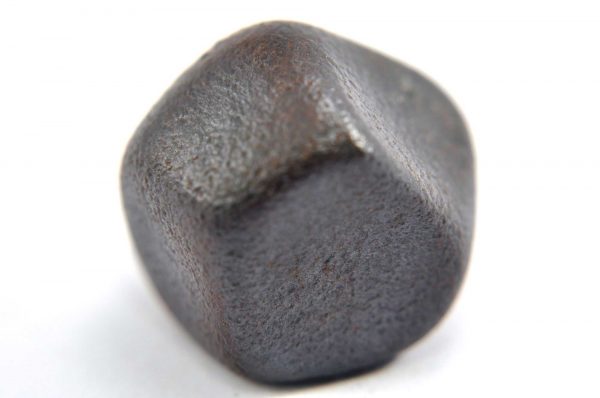 Iron meteorite 18.1 gram macro photography 03