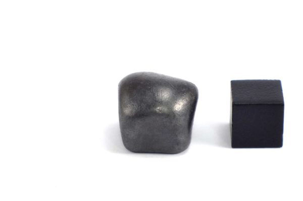 Iron meteorite 18.2 gram wide photography 14