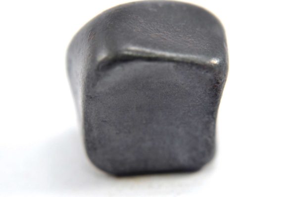 Iron meteorite 18.2 gram macro photography 02