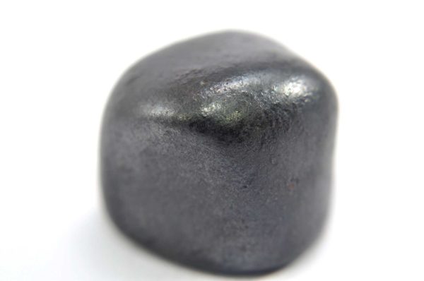 Iron meteorite 18.8 gram macro photography 03