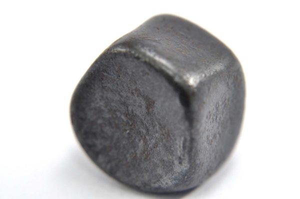 Iron meteorite 16.1 gram macro photography 01