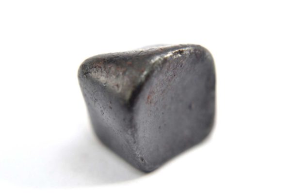 Iron meteorite 7.9 gram macro photography 01