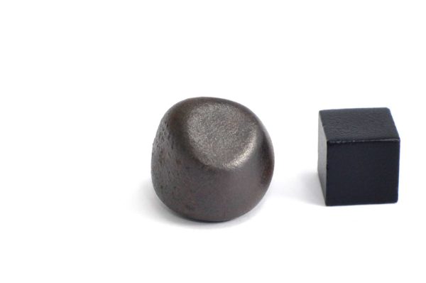 Iron meteorite 18.1 gram wide photography 13