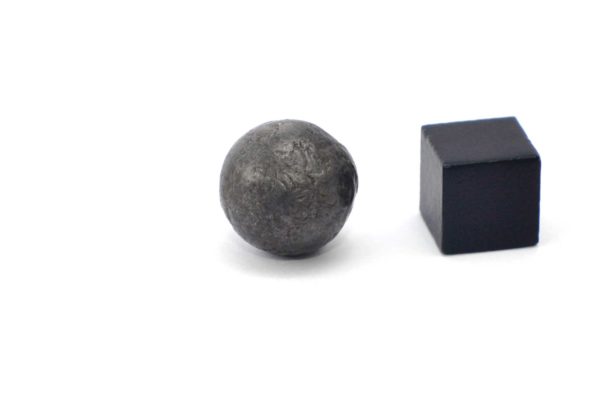 Iron meteorite 10.5 gram wide photography 05