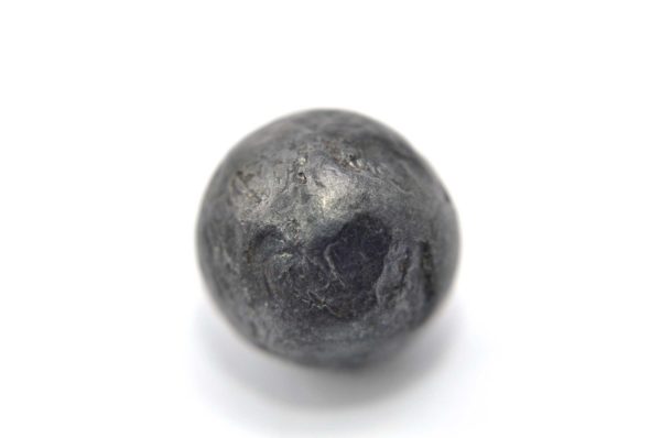 Iron meteorite 10.5 gram macro photography 02